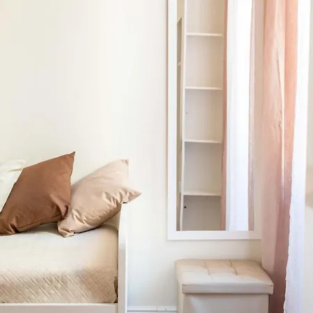 Clavdia Flat Affittacamere 4*